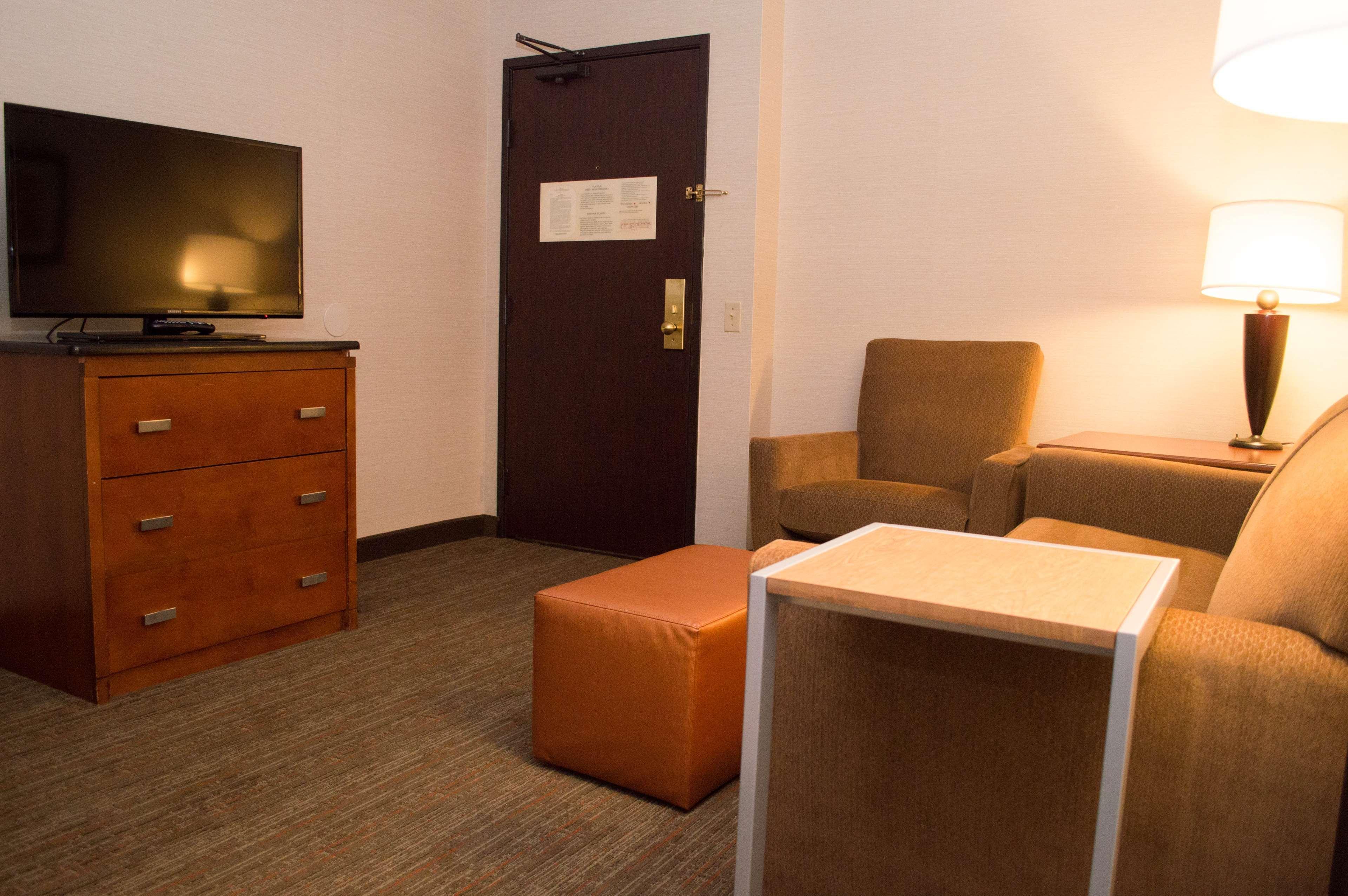 Radisson Hotel Detroit-فارمنجتون هيلز المظهر الخارجي الصورة