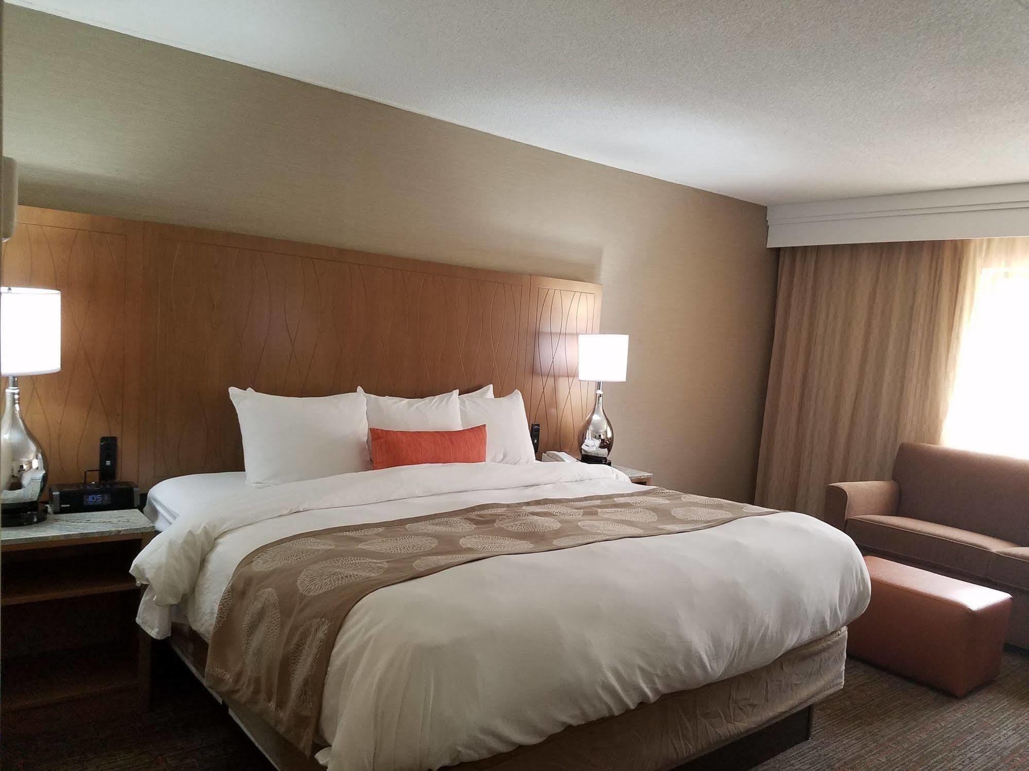 Radisson Hotel Detroit-فارمنجتون هيلز المظهر الخارجي الصورة